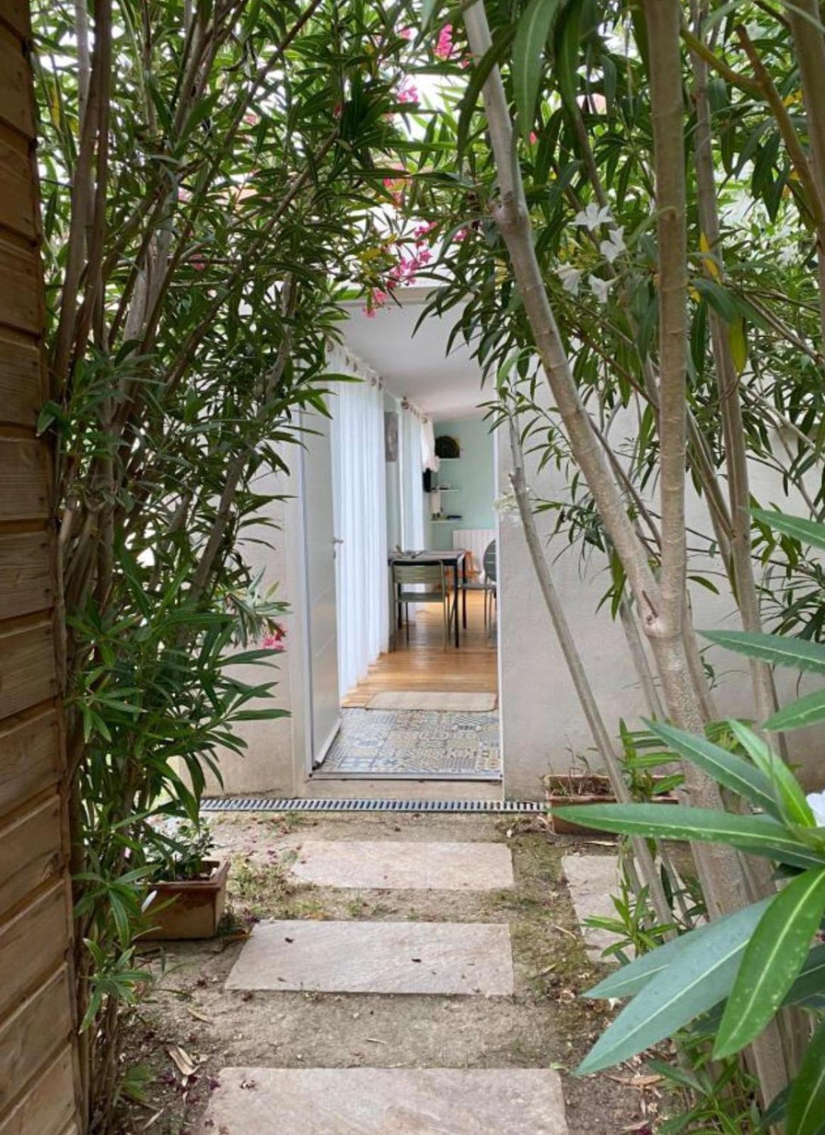 Chambre Studio Independante Au Calme Vue Sur Piscine Teyran Εξωτερικό φωτογραφία